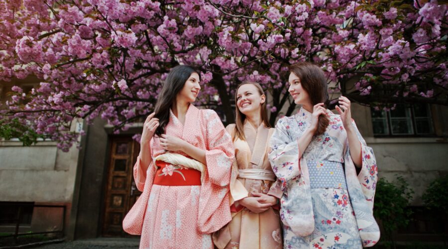 How to Plan a Cherry-Blossom or Autumn Foliage Trip in Japan